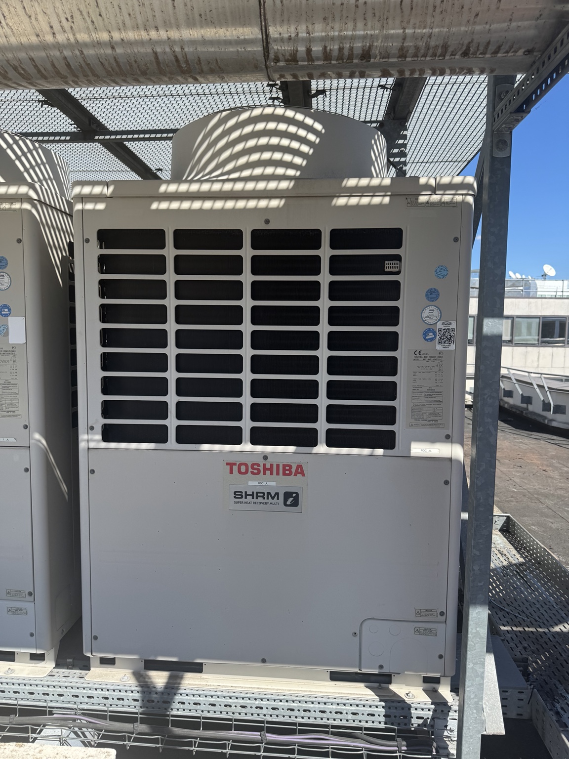 Unité extérieure VRF Toshiba — photographie de matériel technique